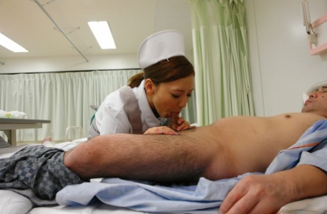 asiatisk sykepleier pene nudes foto
