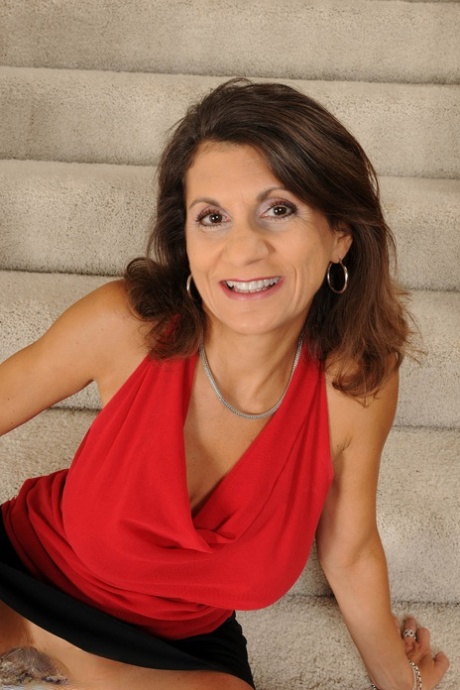 mature brunette free galleries