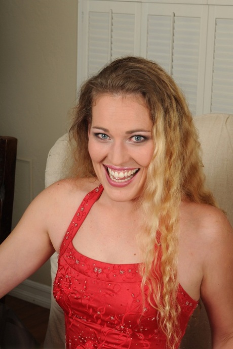 Daisy Layne model nude pics