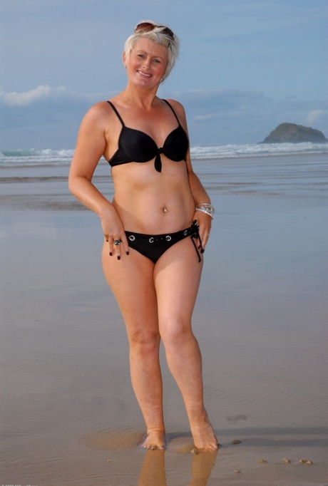 mature bikini porn archive