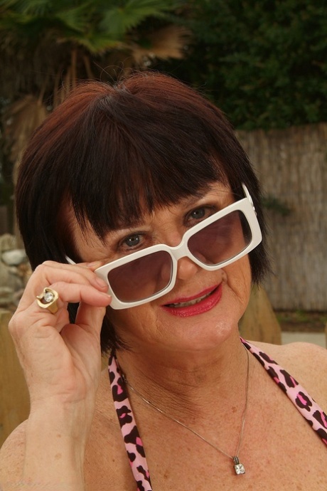 granny glasses top photo