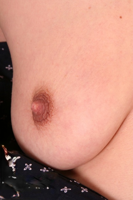 mature small saggy tits hot sex picture