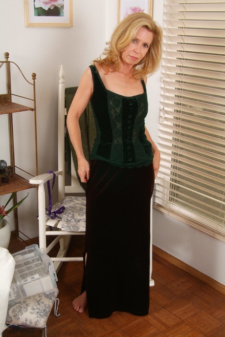 Marie Kelly beautiful actress pic