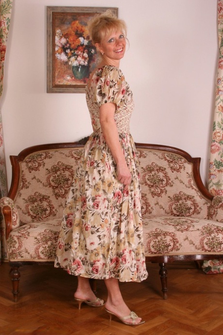reifes Kleid heiße nacktheit fotos