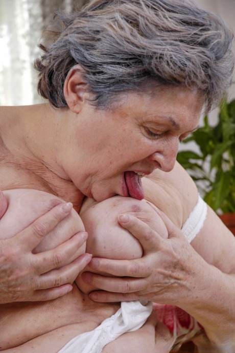abuela tetas naturales hermosa perfecta fotos
