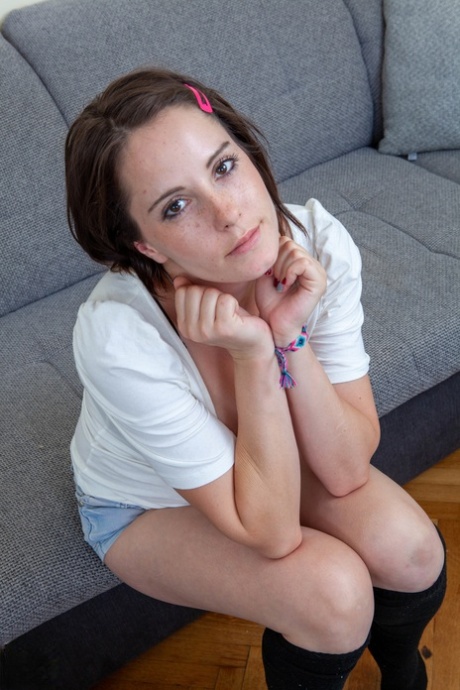 cheveux noirs courts jolie adulte photos