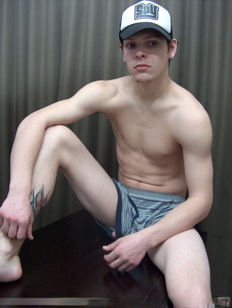 solo male art naked img