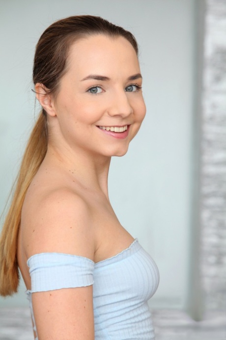 Mona Blue porn actress photo