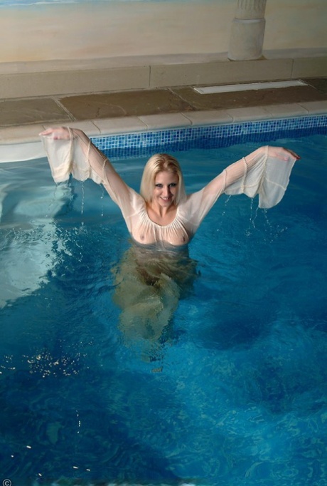 piscina pornografico esclusivo archivio