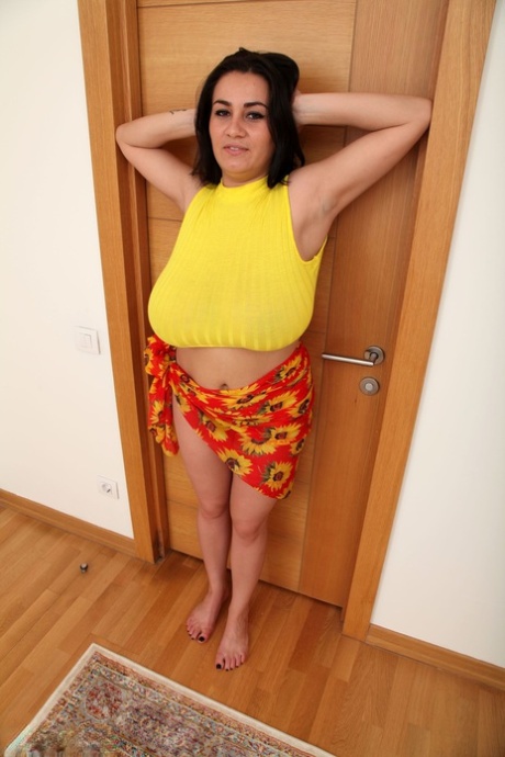 Helen Star erotic pornstar pictures