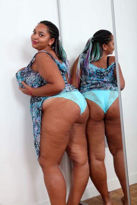 chubby ebony art nude pics