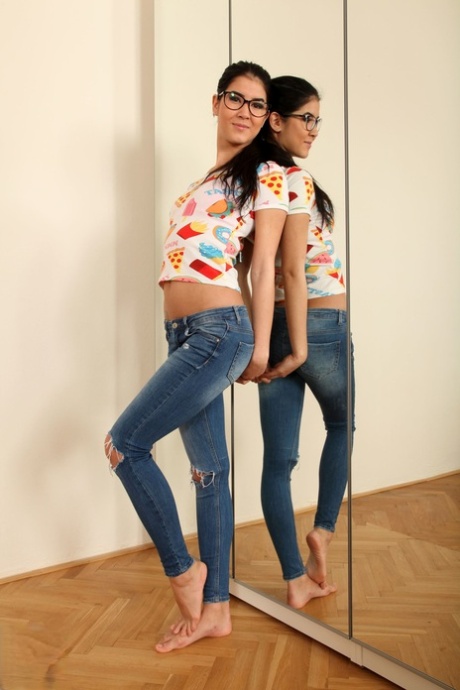 teen mirror free nude photos