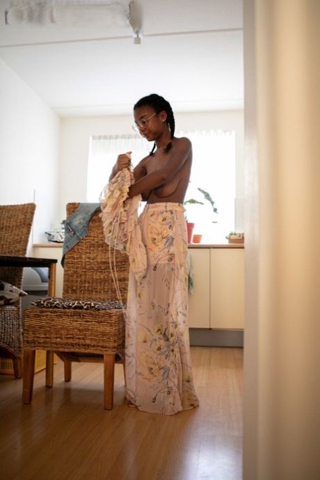 ebony amateur free nude photos