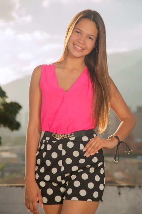 adolescente latina delgada arriba hermosa imágenes