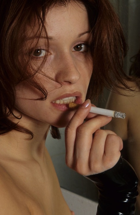 fumeur belle nue photo