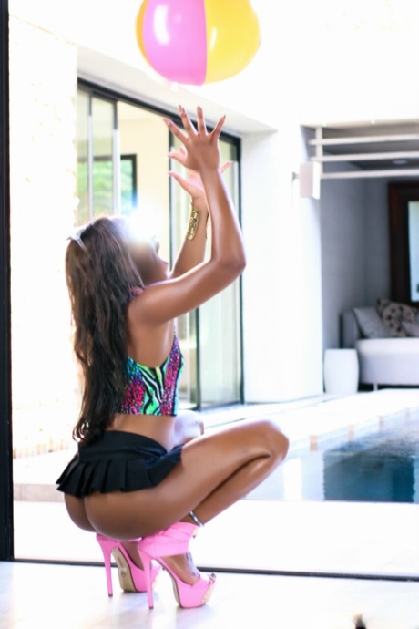 ebony pool porno gallery
