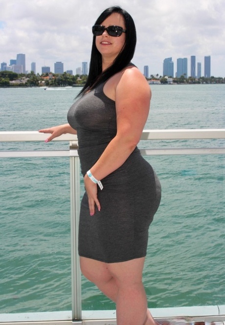 bbw brunette exclusive galleries