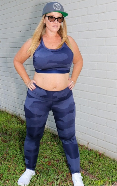 bbw yoga pants hot nude pictures