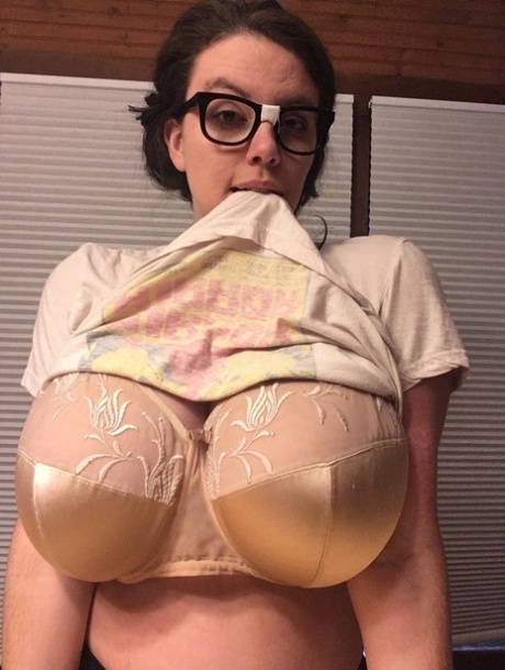 丰满的乳房 火辣性感 影像