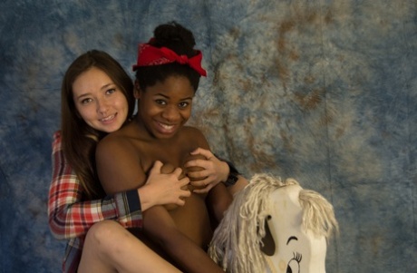 interracial lesbian nude galleries