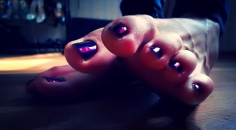 toes art nude pic