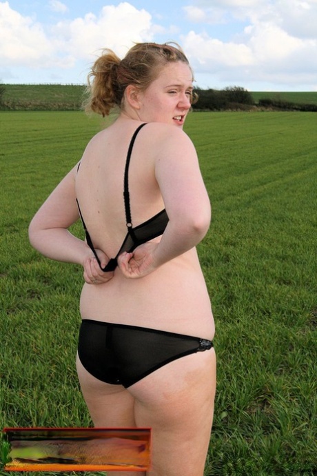 chubby outdoor exclusive pics