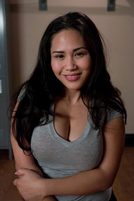 丰满的亚洲熟妇 美麗的裸體 圖片