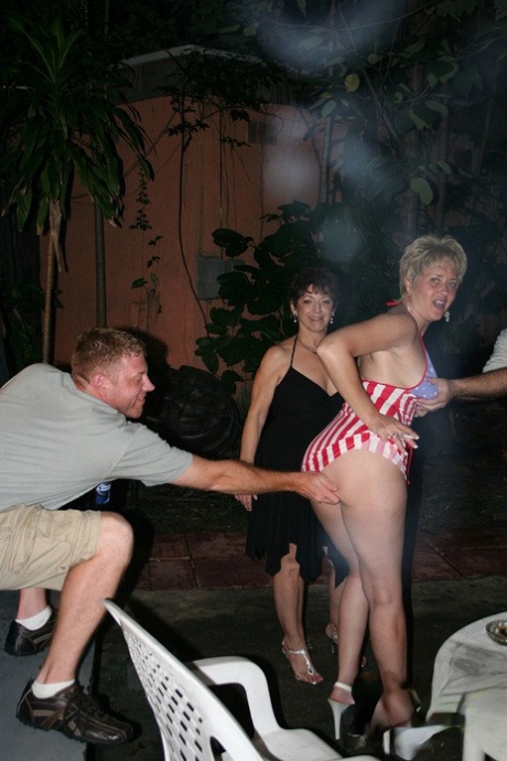 amateur swingers sex gallery