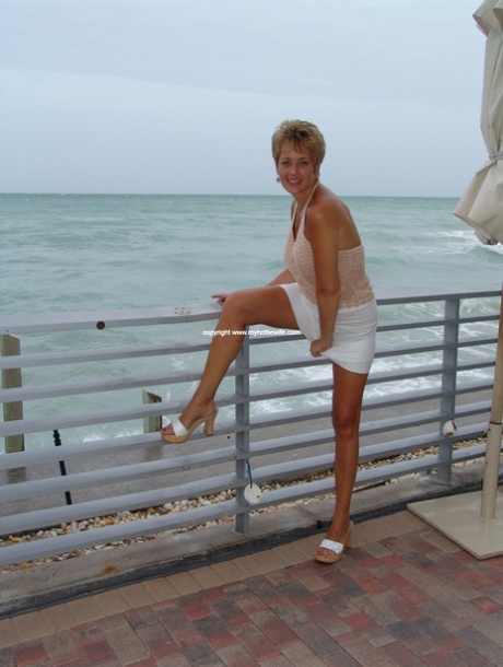 granny beach free naked images
