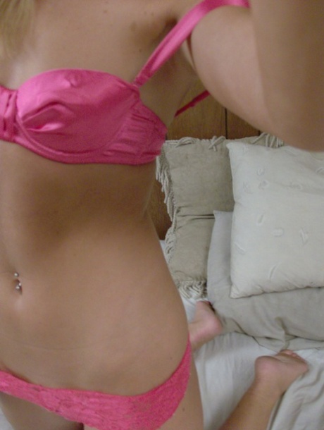 selfie avec petits seins pornographique hd archive