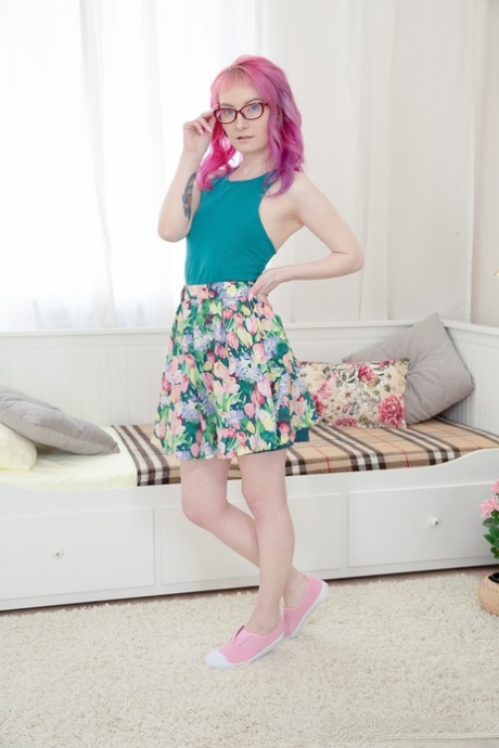Alien Fox model adult images