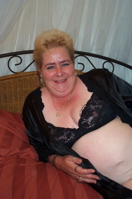 belle-mère excitée nus hd image