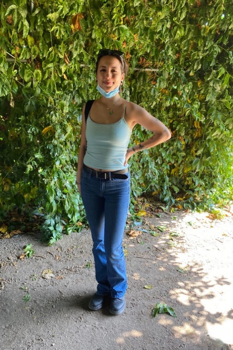 brunette hårete fitte nakenporno bilde