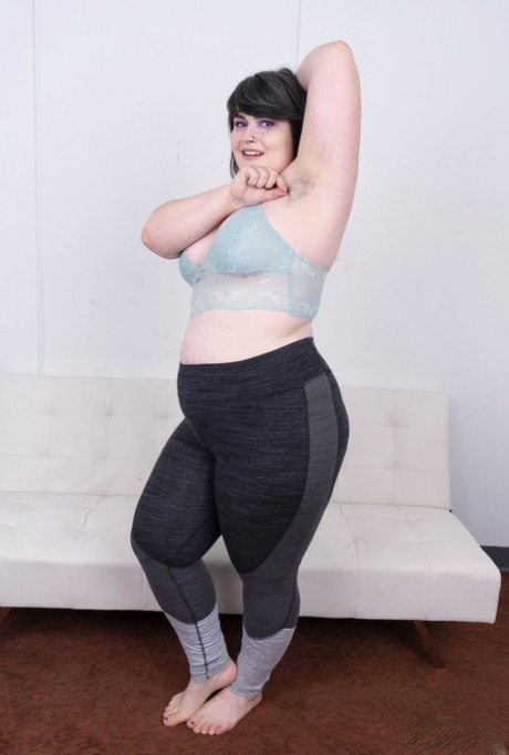 ぽっちゃり女性の脇の下 セクシーヌード 画像