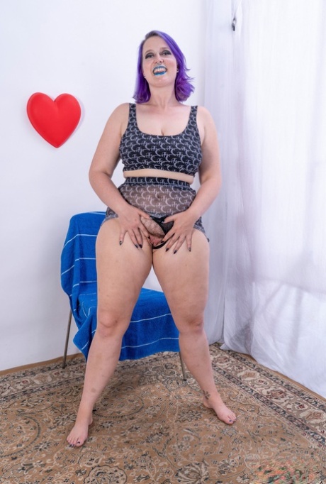 fat legs hot image