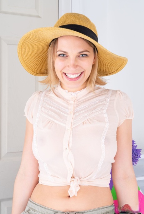 pale blonde porno archive