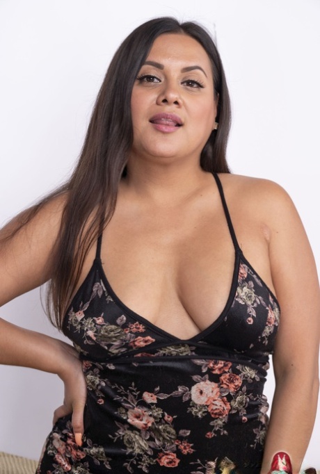chubby brunette hot sexy images