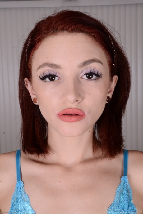 red lips hot naked images