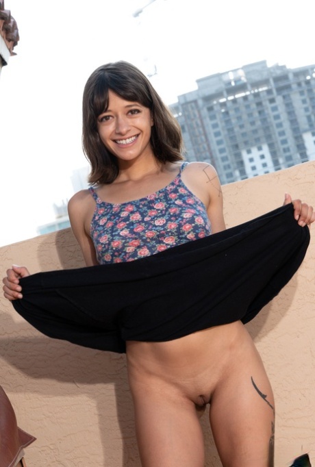 Izzy Bell star free image