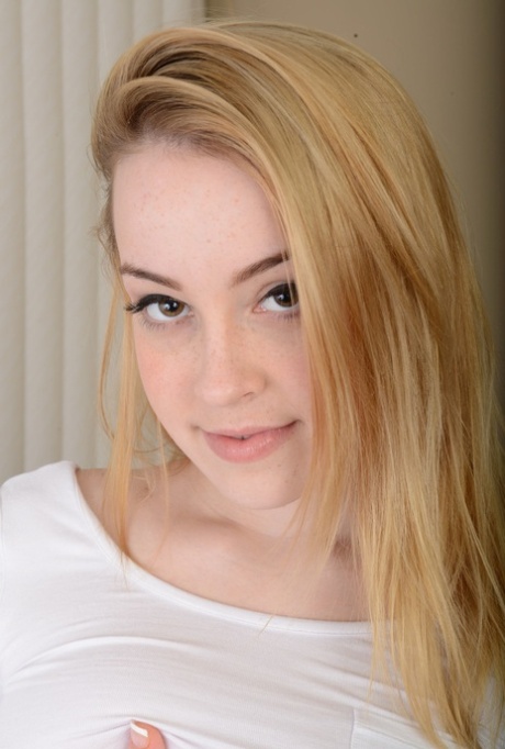 teen first time hot sex gallery