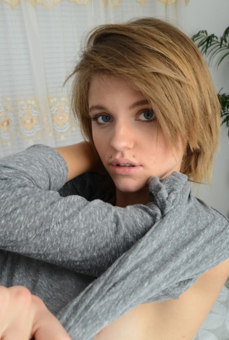 Scarlett Fever star pornographic images