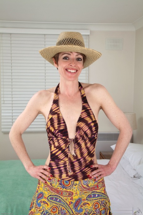 milf aux cheveux courts bel art img