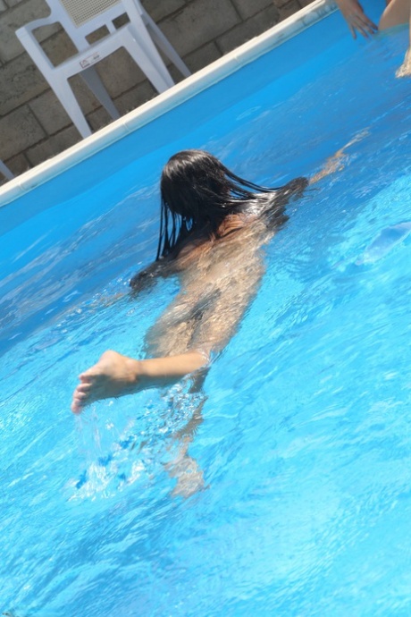 swimming pool pornos img