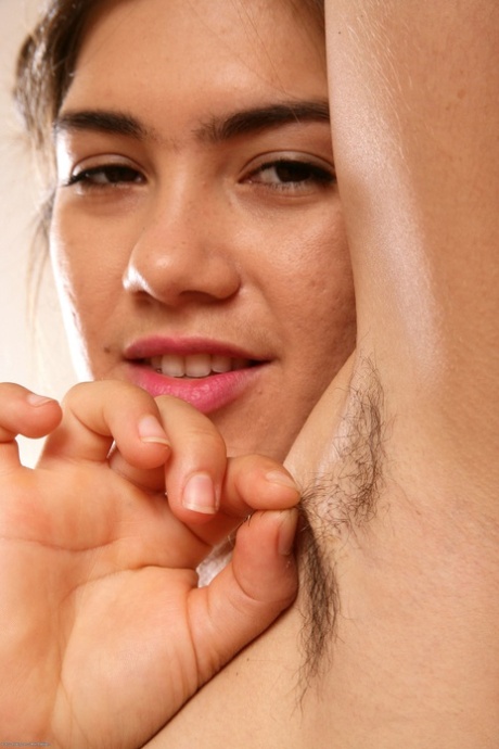 aisselle poilue dadolescent porno image