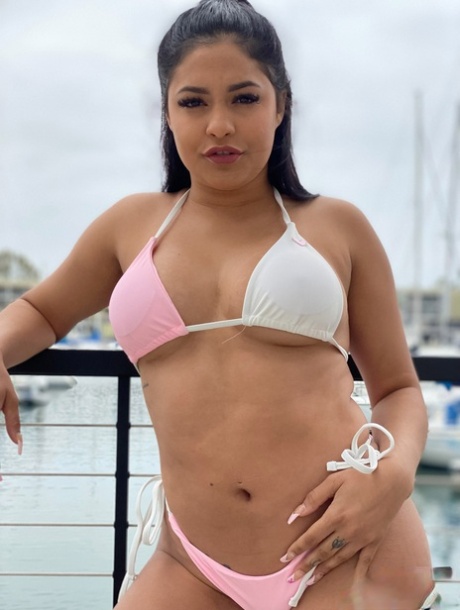 Serena Santos model naked pic