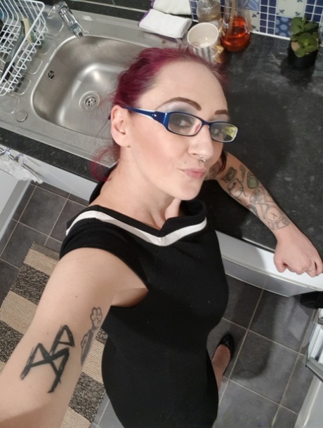 tattooed milf beautiful xxx galleries