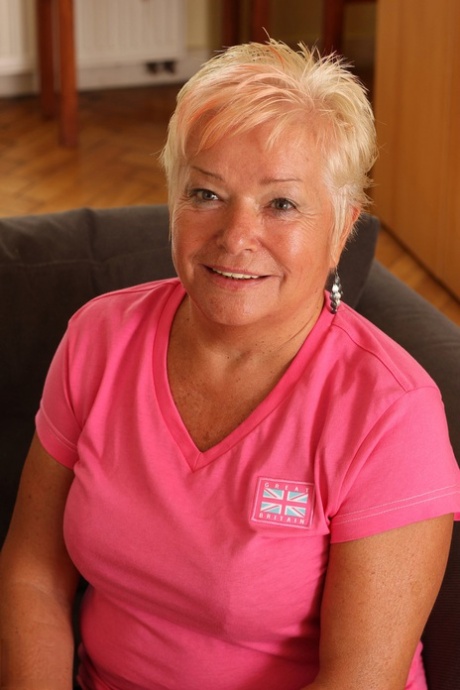 vecchia nonna sopra nudo immagini