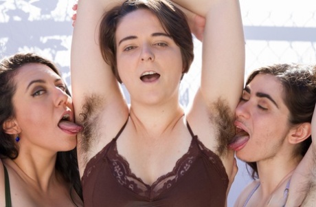 tetas grandes en público exclusivo agradable foto
