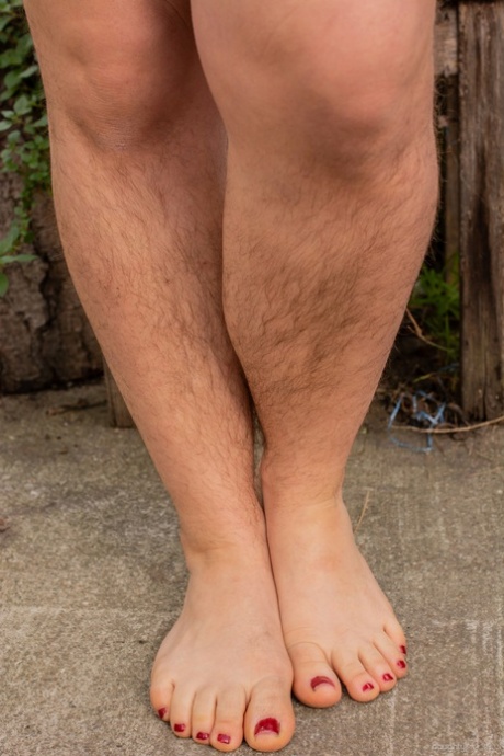 hairy legs free nude photos