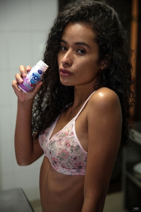 curly hair teen hot pictures
